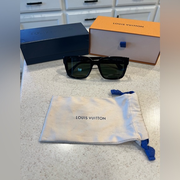 Men’s Louis Vuitton Glide Sunglasses. - Picture 2 of 15